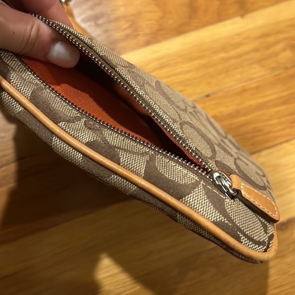 Coach Classic Crossbody bag - Picture 10 of 12